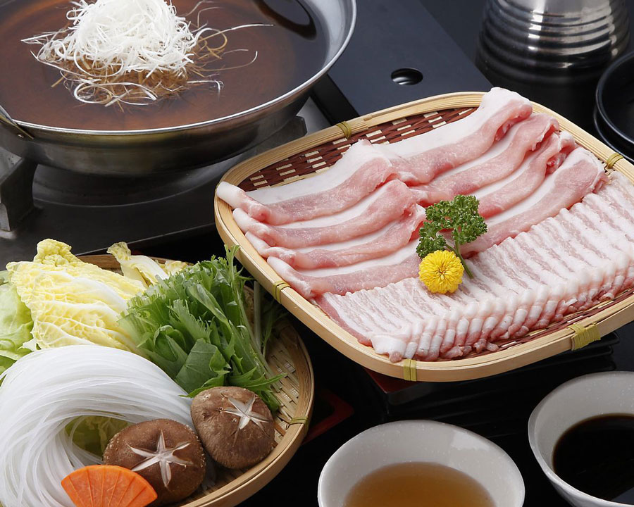自慢の静岡県産富士の国豚を使用した豚しゃぶコース 全7品 3,500円 +1,500円で2時間飲み放題付き